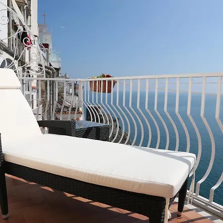 唐娜·朱利亚酒店 4*