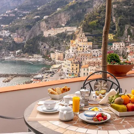 Donna Giulia Amalfi