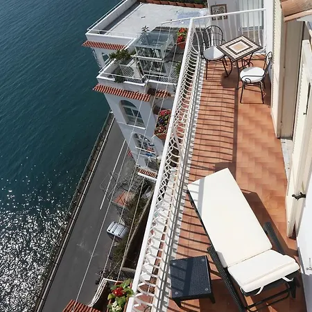 فندق مبيت وإفطار Donna Giulia 4*