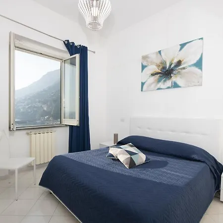 Donna Giulia Amalfi
