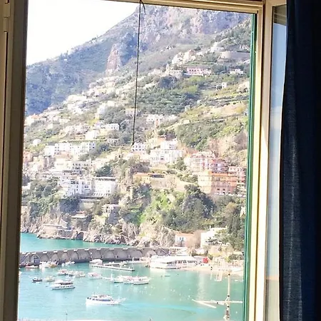 Donna Giulia Oda ve Kahvaltı